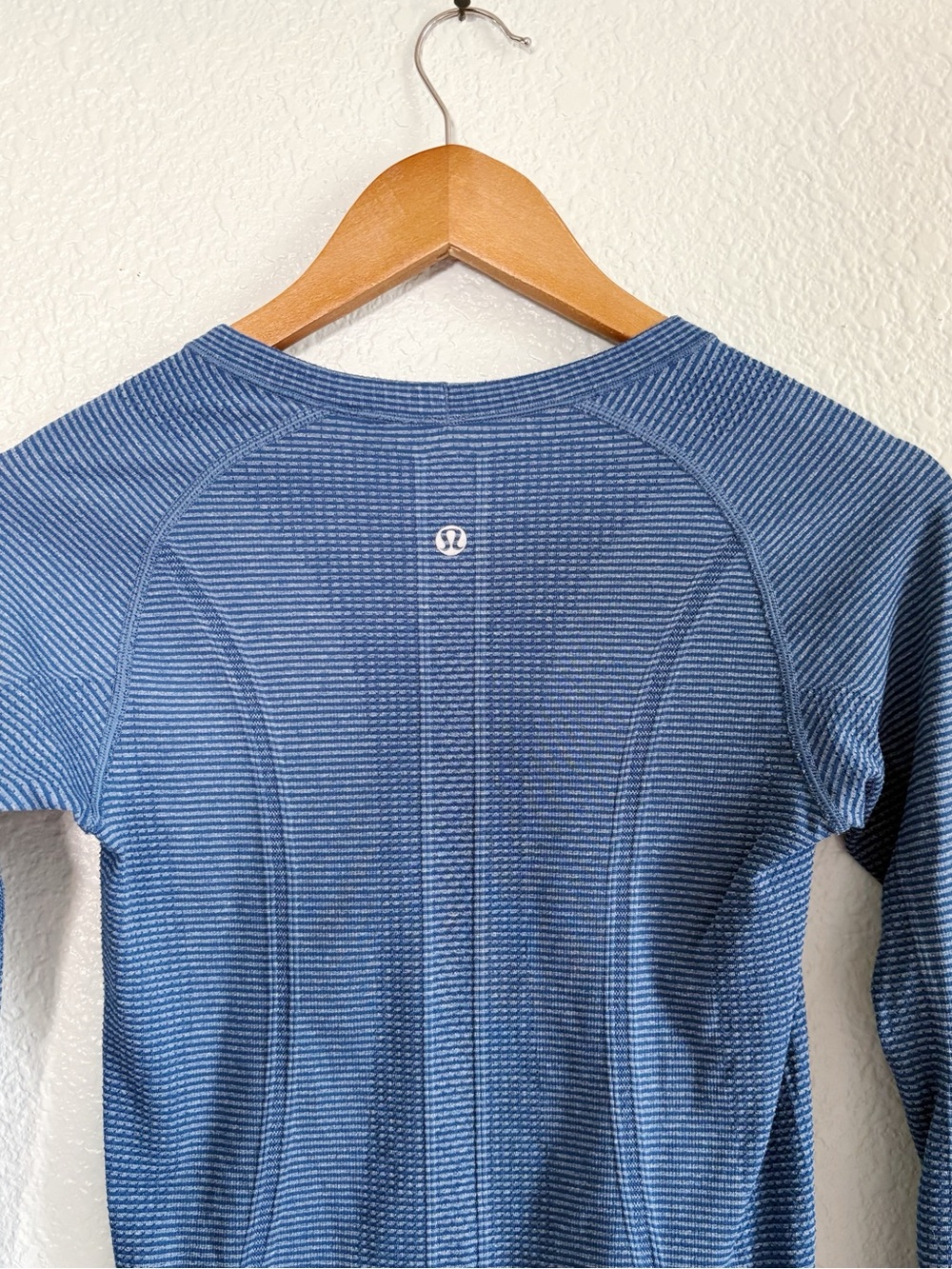 Lululemon Swiftly Tech Long Sleeve Crew Size 4 Blue - Picture 5 of 5